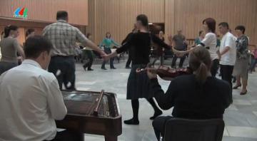 Tanečný dom so skupinou Parapács Tanečný dom so skupinou Parapács