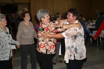 Priateľské posedenie z príležitosi mesiaca úcty k Priateľské posedenie z príležitosi mesiaca úcty k