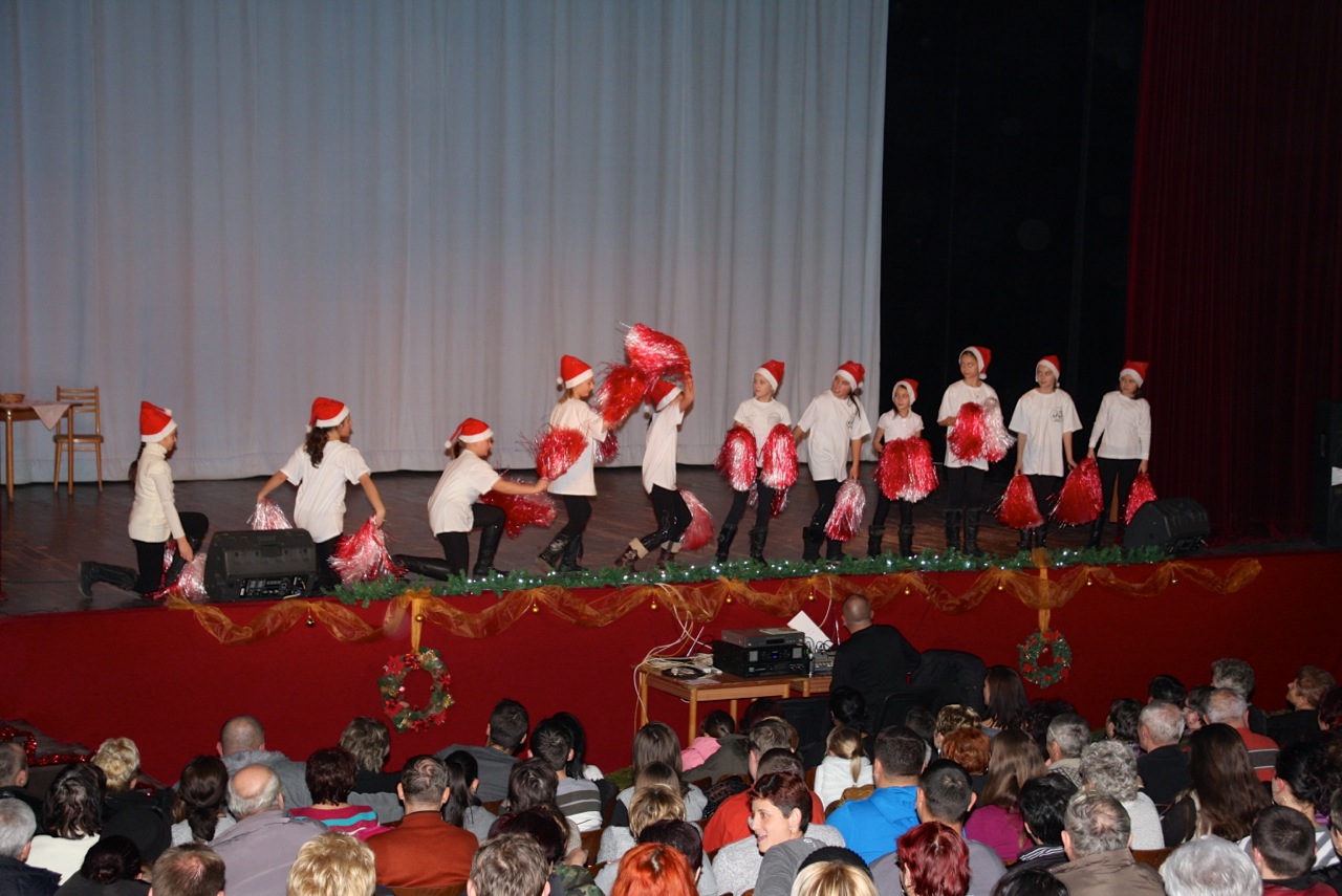 Fotogaléria Predvianočný program Z F. Kazinczyho v Tornali (117) Predvianočný program Z F. Kazinczyho v Tornali