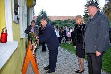 Kladenie vencov z príležitosti Dňa aradských mučen Kladenie vencov z príležitosti Dňa aradských mučen