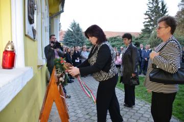 Kladenie vencov z príležitosti Dňa aradských mučen Kladenie vencov z príležitosti Dňa aradských mučen