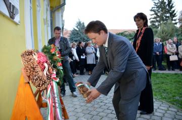 Kladenie vencov z príležitosti Dňa aradských mučen Kladenie vencov z príležitosti Dňa aradských mučen