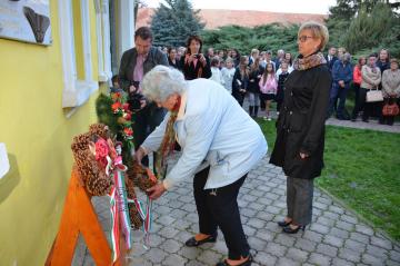 Kladenie vencov z príležitosti Dňa aradských mučen Kladenie vencov z príležitosti Dňa aradských mučen