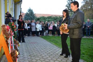Kladenie vencov z príležitosti Dňa aradských mučen Kladenie vencov z príležitosti Dňa aradských mučen
