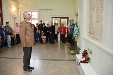 Kladenie vencov k pamätnej tabuli obetiam I. sveto Kladenie vencov k pamätnej tabuli obetiam I. sveto