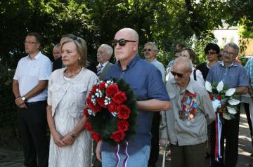 Kladenie vencov pri príležitosti 73. výročia SNP Kladenie vencov pri príležitosti 73. výročia SNP