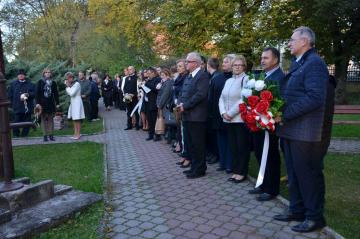 Kladenie vencov k pamätnej tabuli Lajosa Kazinczyh Kladenie vencov k pamätnej tabuli Lajosa Kazinczyh