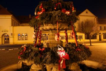 Zapálenie 1. adventnej sviečky Zapálenie 1. adventnej sviečky