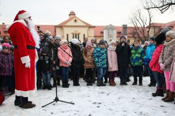 Mikuláš pod vianočným stromčekom mesta Mikuláš pod vianočným stromčekom mesta
